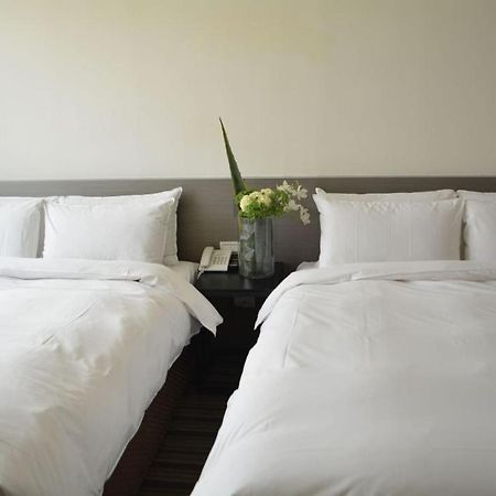 de rěve Express Hotel Chiayi Extérieur photo