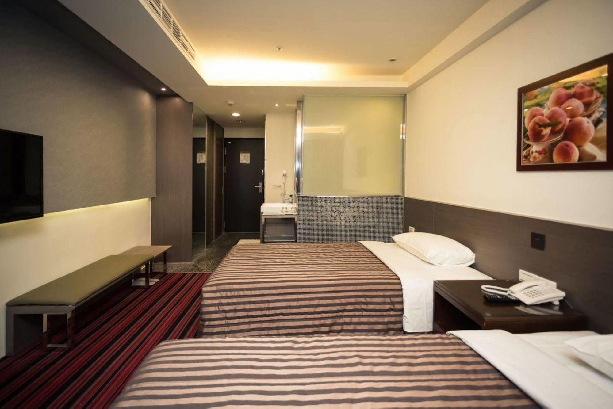 de rěve Express Hotel Chiayi Extérieur photo